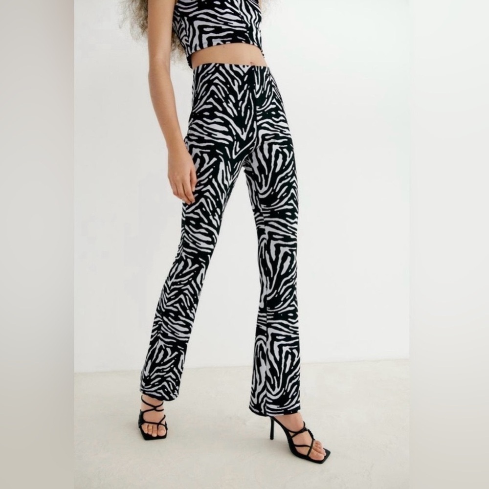 Zara Women’s Black & White Zebra Print Flared Pull-on Stretch Pants. Size S